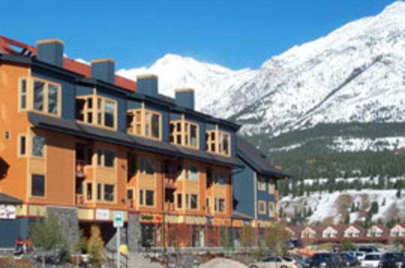 Canmore Crossing Hotel Exterior foto