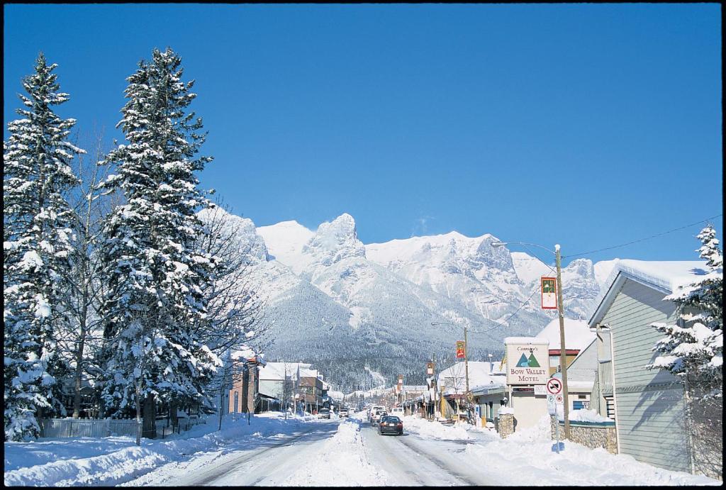 Canmore Crossing Hotel Exterior foto