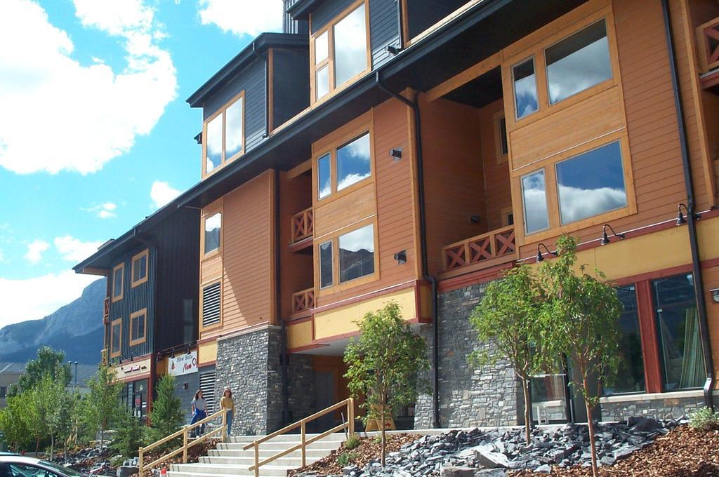 Canmore Crossing Hotel Exterior foto